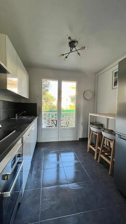 Joli T2 Proche Plage Et Parking Prive Bandol