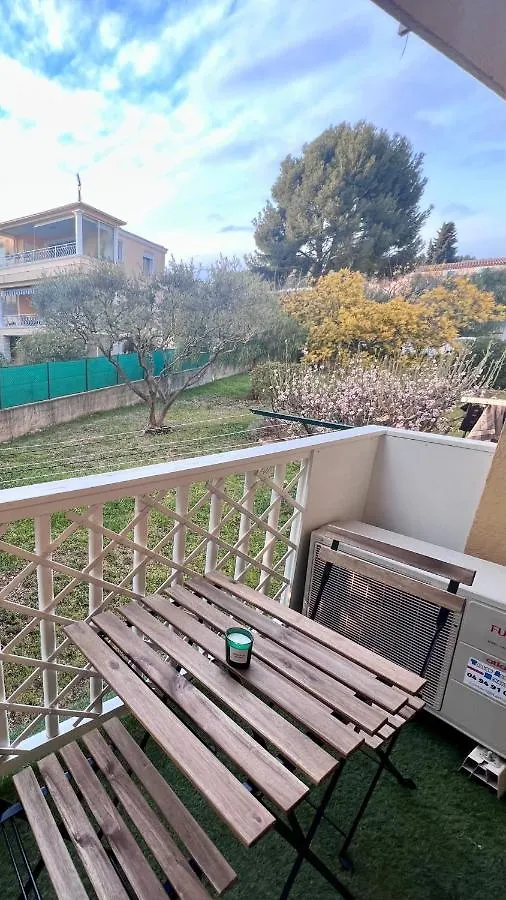 Joli T2 Proche Plage Et Parking Prive Bandol Apartament